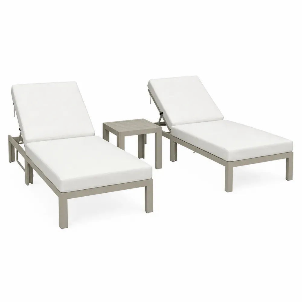 Gartenliegen-Set aus Aluminium mit weißen Polyesterkissen, 2 Liegen, 1 Tisch