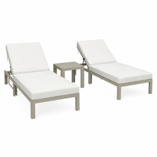 Gartenliegen-Set aus Aluminium mit weißen Polyesterkissen, 2 Liegen, 1 Tisch